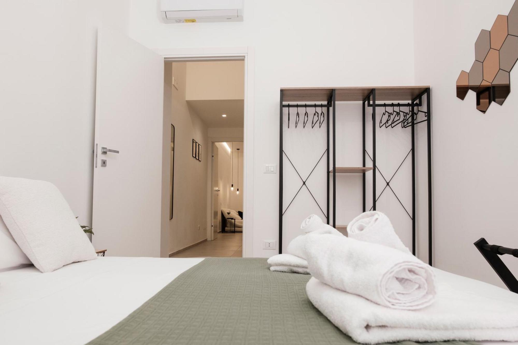 Pepoli Deluxe - Exclusive Apartment - Free Parking Trapani Exteriör bild