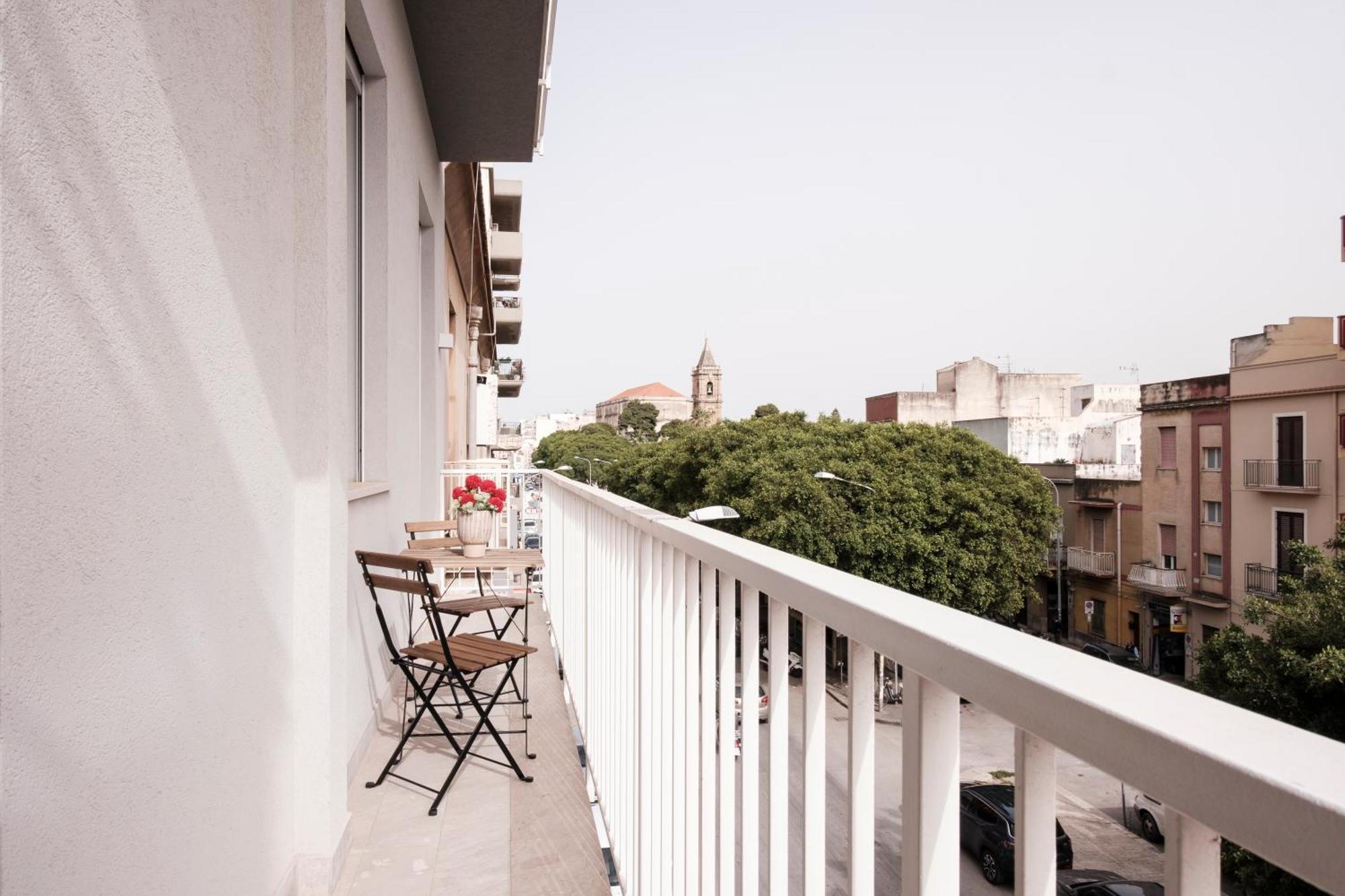 Pepoli Deluxe - Exclusive Apartment - Free Parking Trapani Exteriör bild