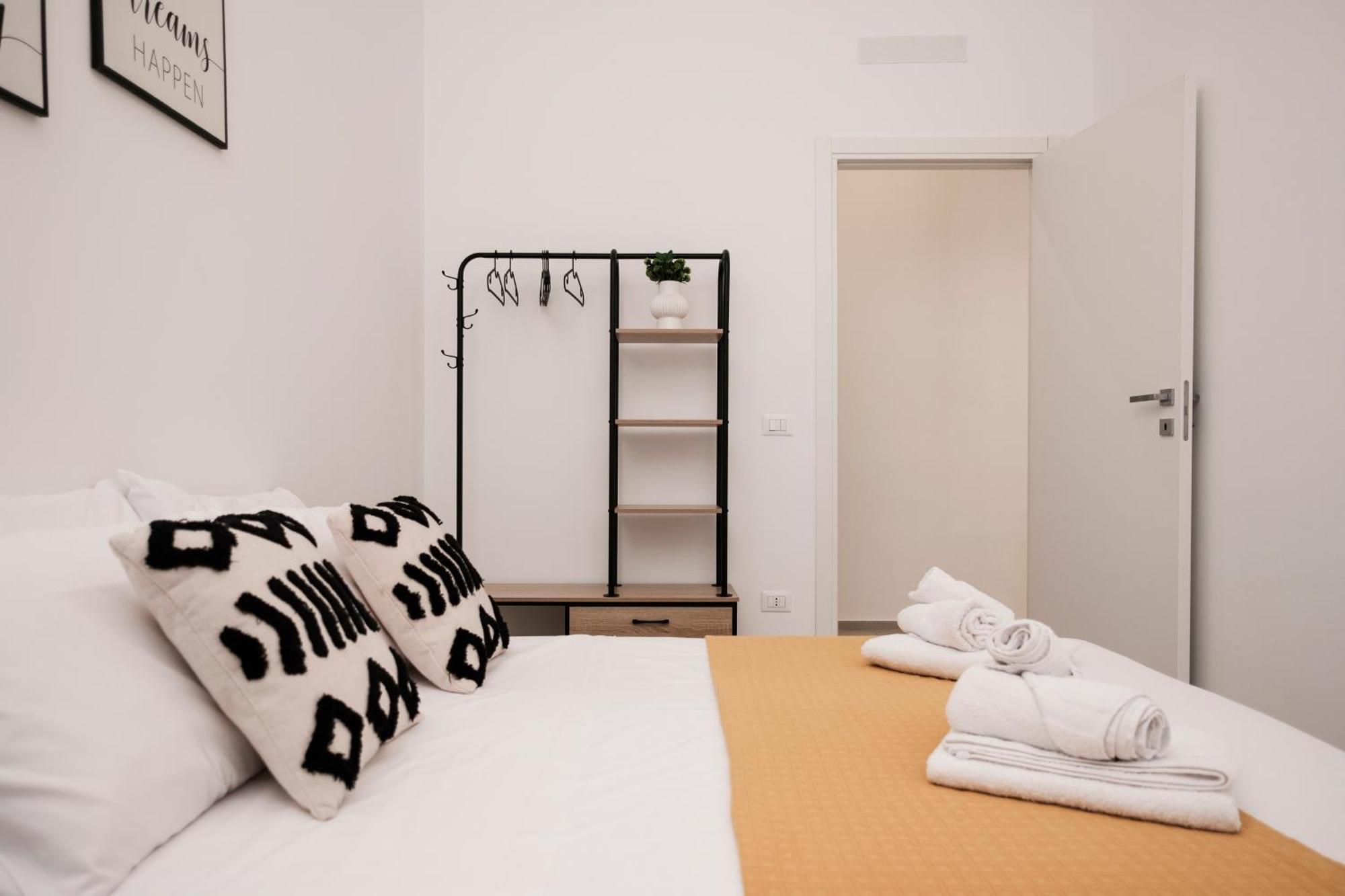 Pepoli Deluxe - Exclusive Apartment - Free Parking Trapani Exteriör bild
