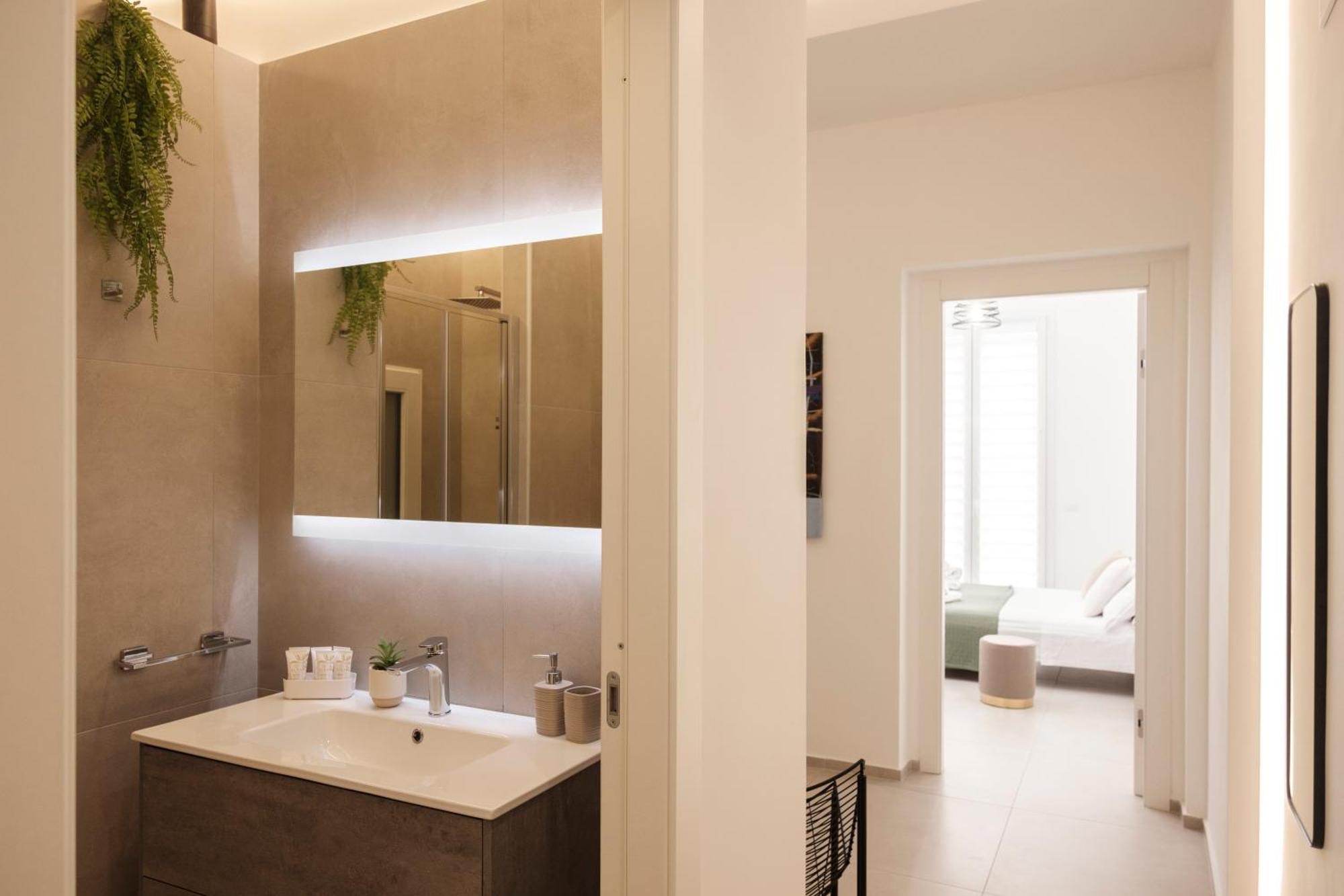 Pepoli Deluxe - Exclusive Apartment - Free Parking Trapani Exteriör bild